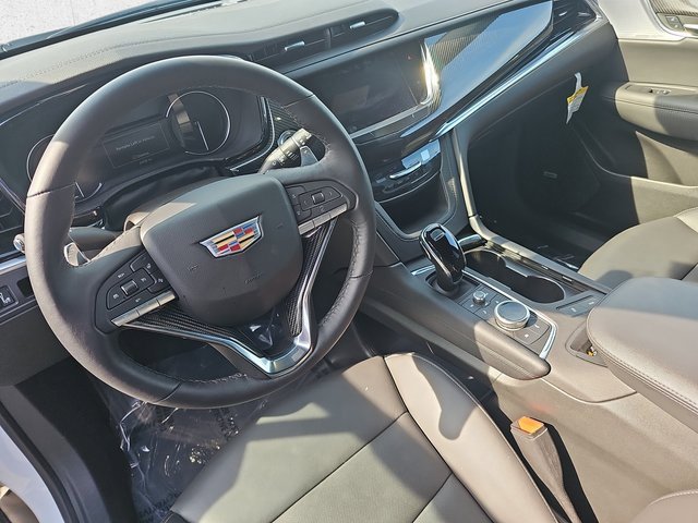 Used 2025 Cadillac XT6 Sport w/ LPO, Floor Liner Package image 18