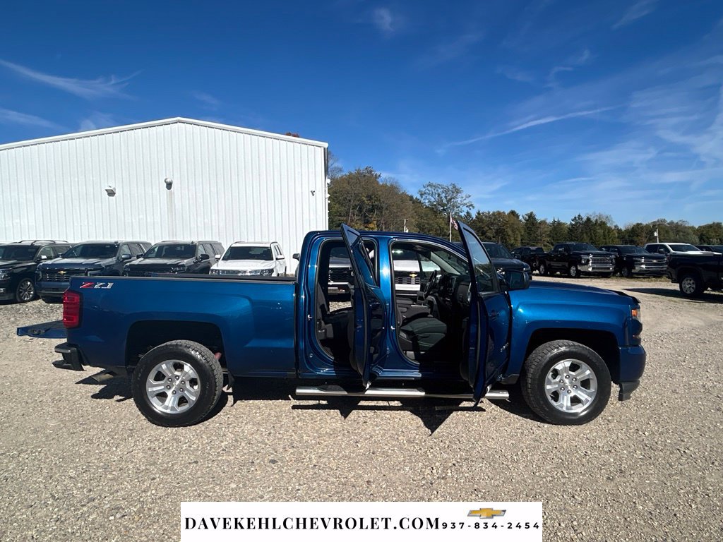 Used 2018 Chevrolet Silverado 1500 LT w/ All Star Edition AWD/4WD image 26