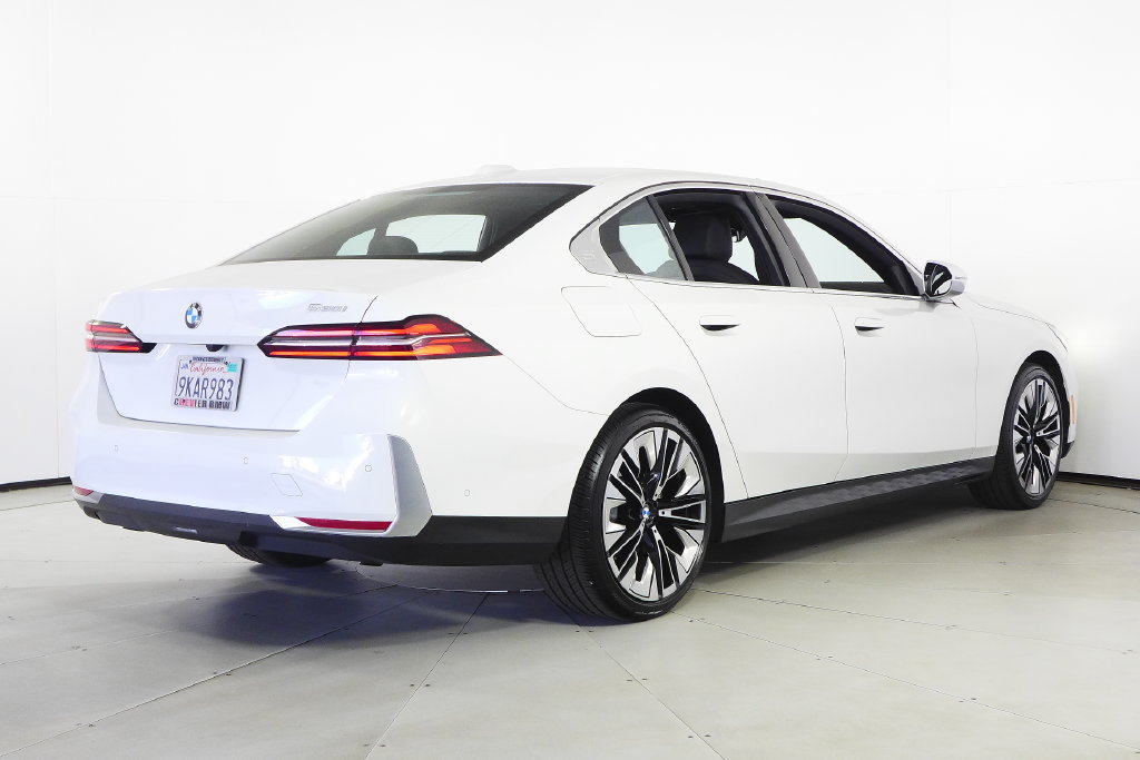 Certified 2024 BMW 530i w/ Convenience Package RWD image 7