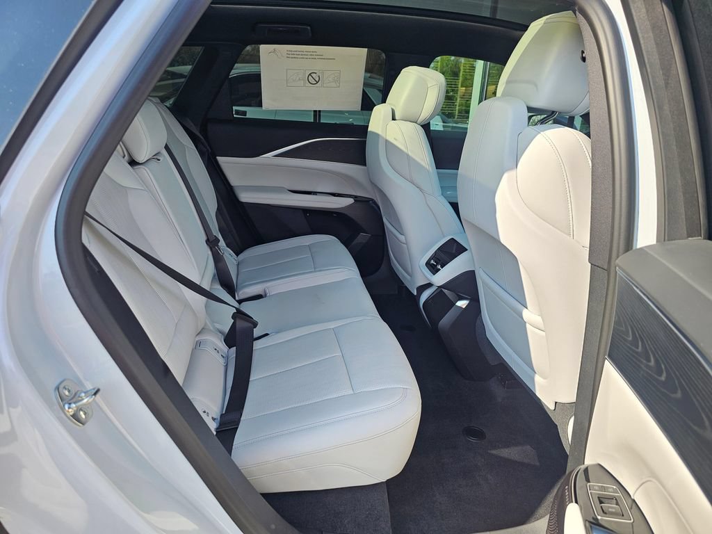 New 2026 Cadillac Lyriq Luxury AWD/4WD image 12
