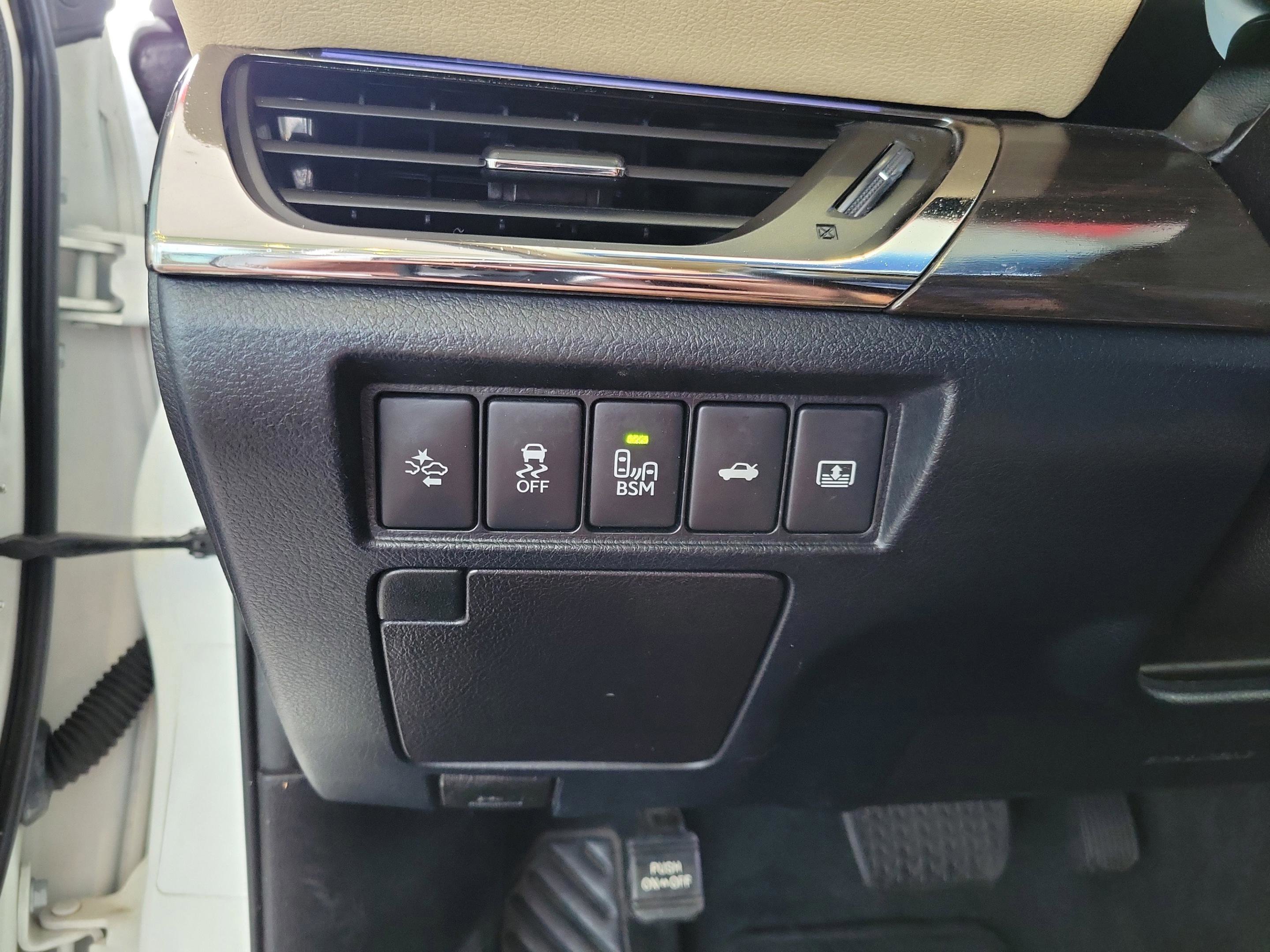 Used 2017 Toyota Avalon Limited FWD image 15