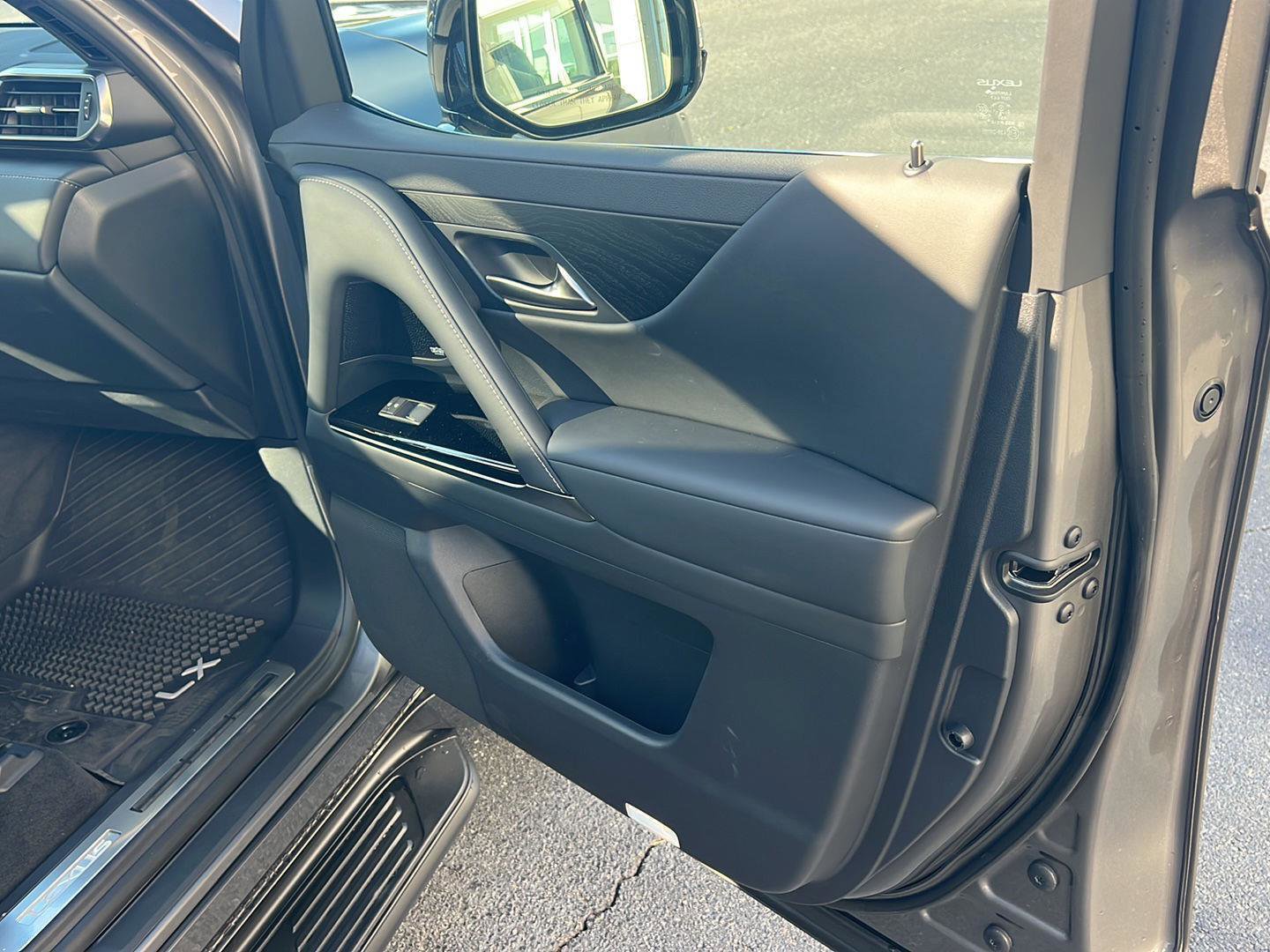 New 2026 Lexus LX 600 4WD w/ Luxury Package image 15