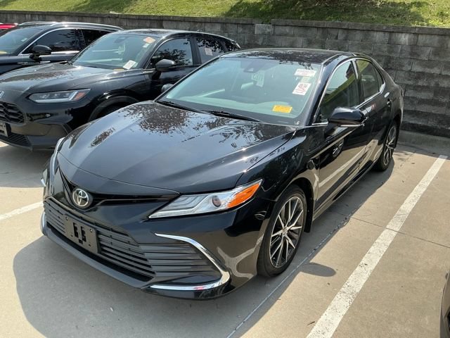 Used 2023 Toyota Camry XLE w/ Cold Weather Package AWD/4WD image 1