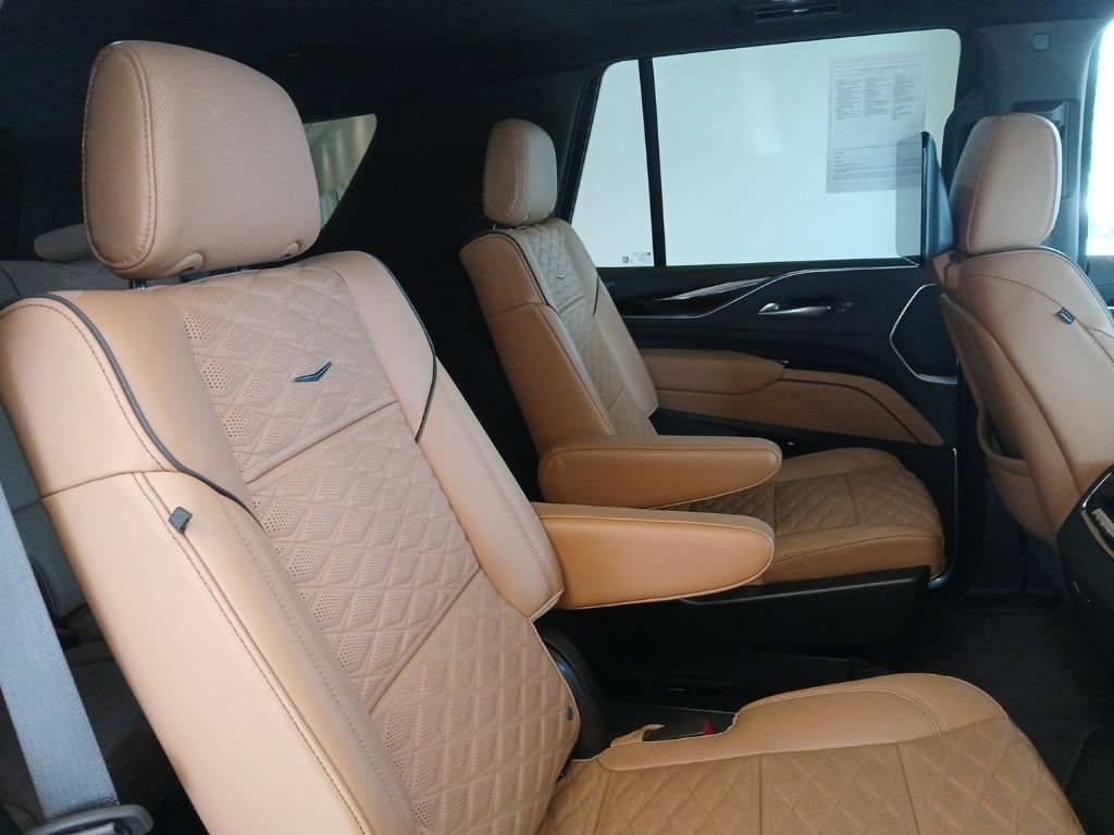 Certified 2023 Cadillac Escalade Premium Luxury AWD/4WD image 14