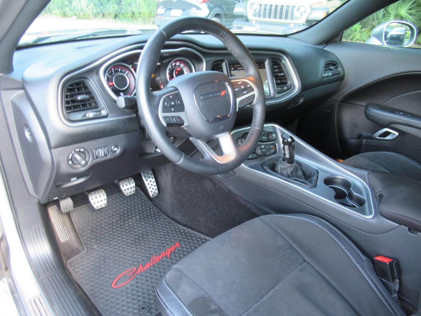 Used 2015 Dodge Challenger R/T Scat Pack w/ Leather Interior Group RWD image 16