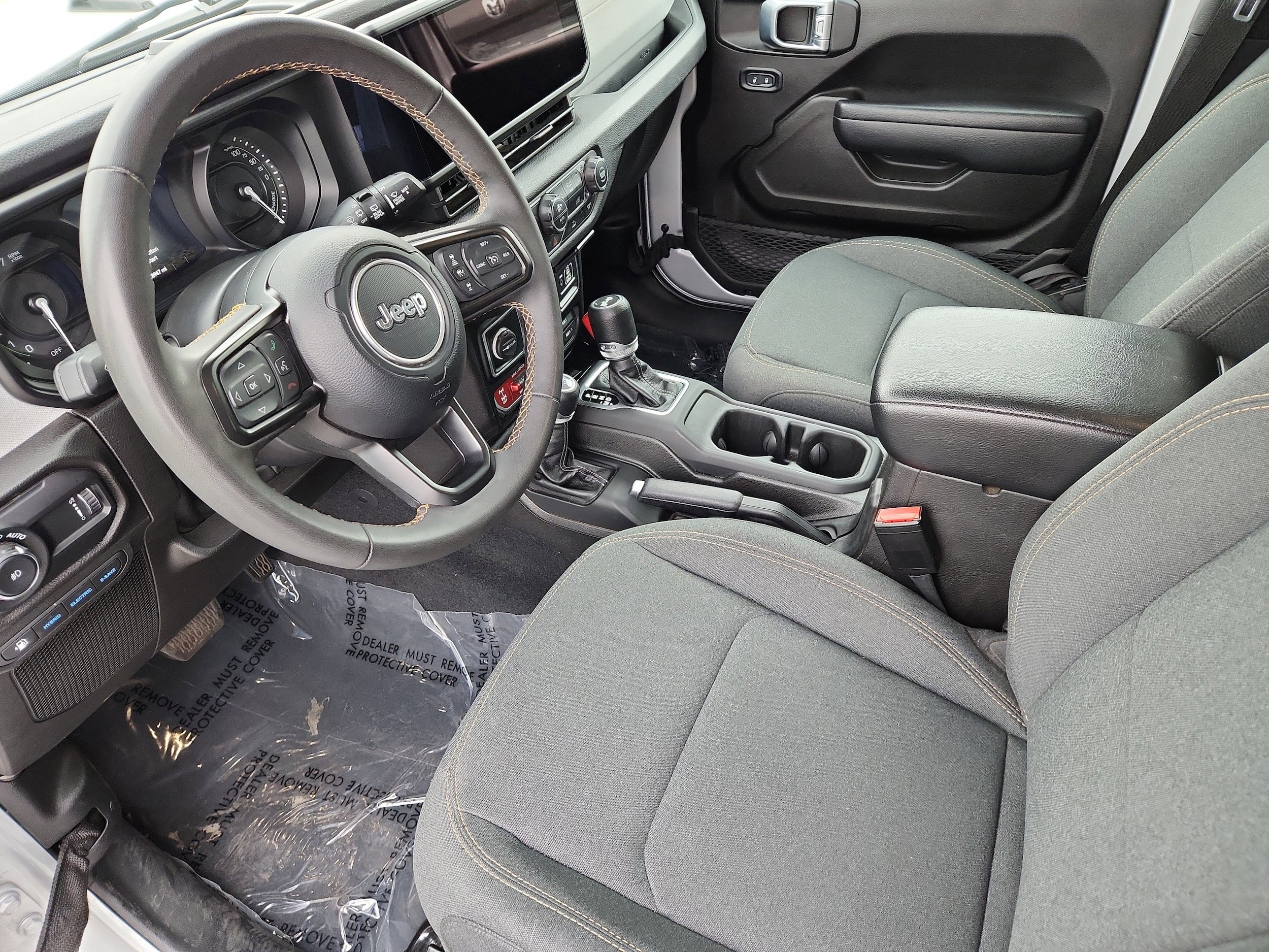 Used 2024 Jeep Wrangler Unlimited AWD/4WD image 9