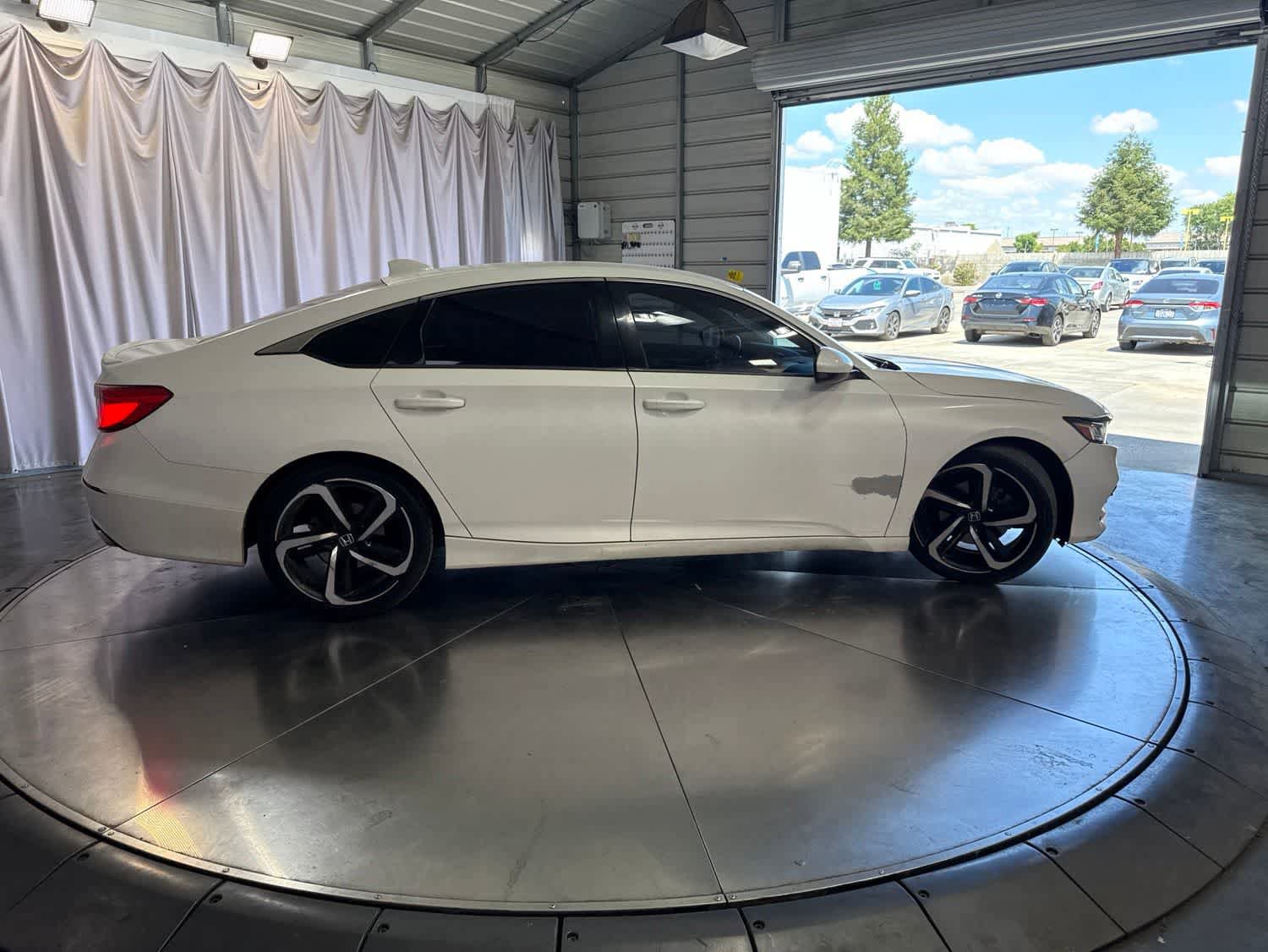 Used 2020 Honda Accord Sport image 4