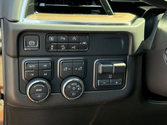 New 2025 Chevrolet Suburban High Country image 13