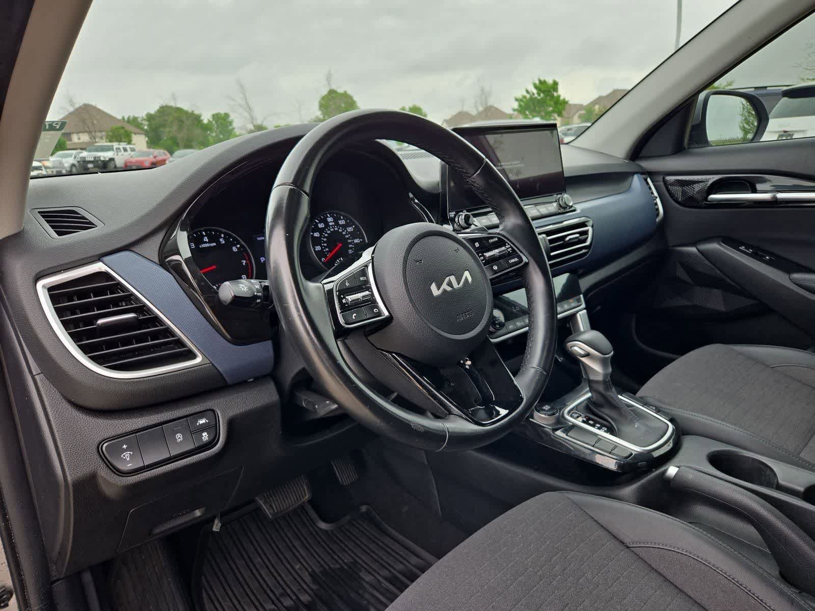 Certified 2023 Kia Seltos S w/ Navigation Package image 2