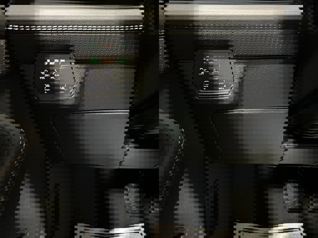 Used 2025 Volkswagen Atlas Cross Sport SE image 18