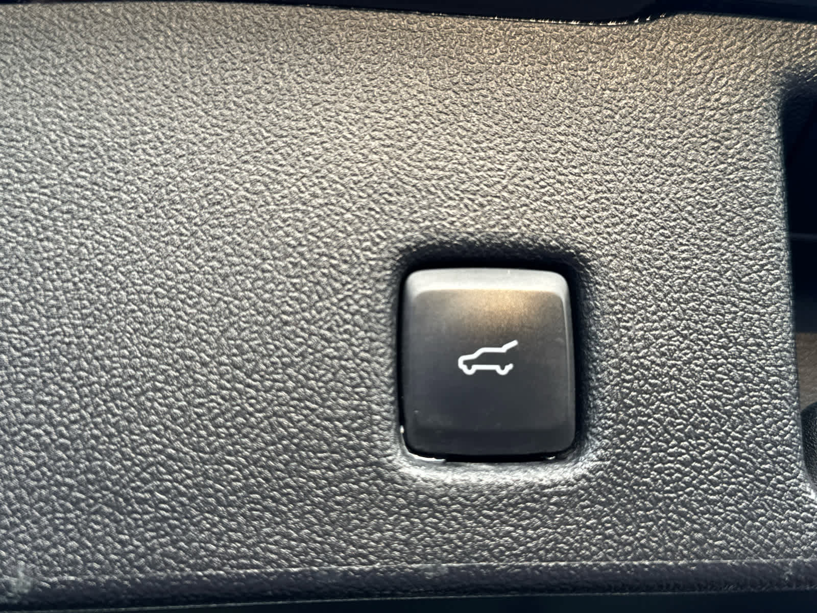 Used 2021 Ford Escape Titanium image 9