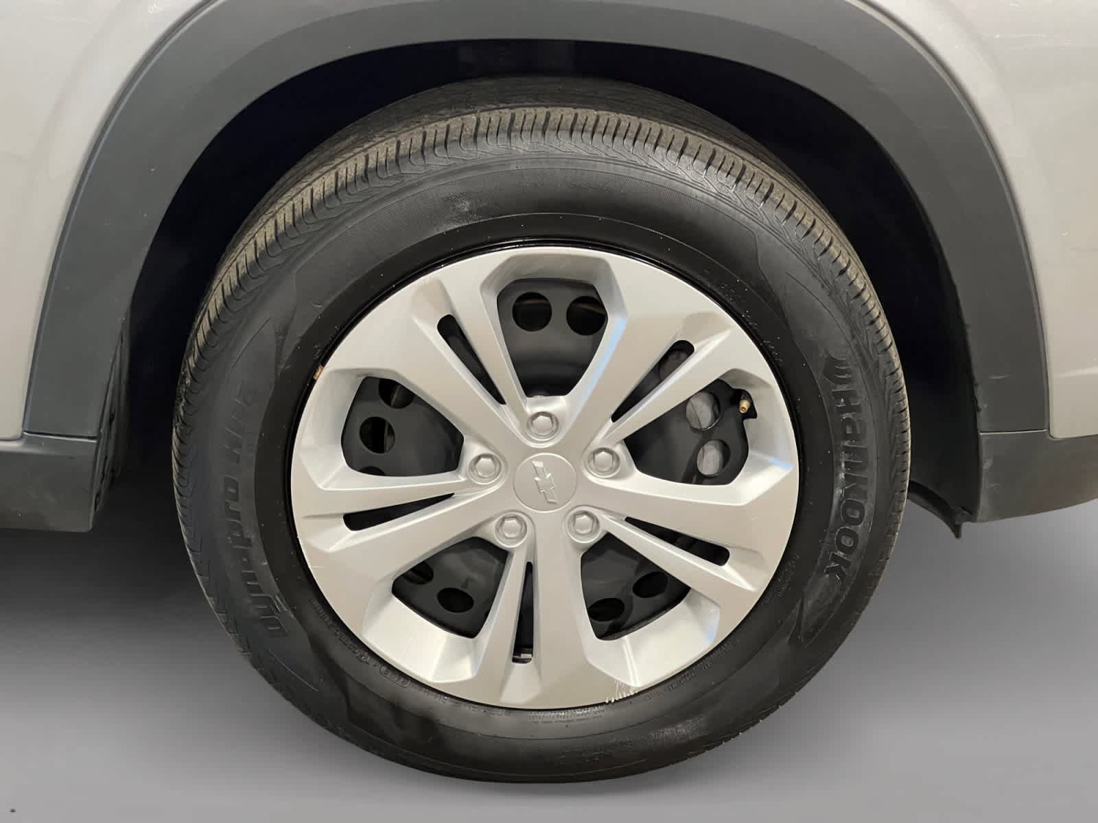 Used 2024 Chevrolet Trax LS FWD image 19