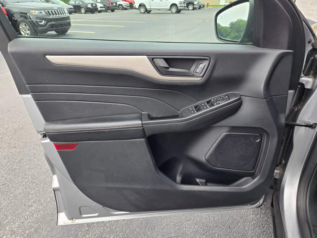 Used 2022 Ford Escape SE AWD/4WD image 11