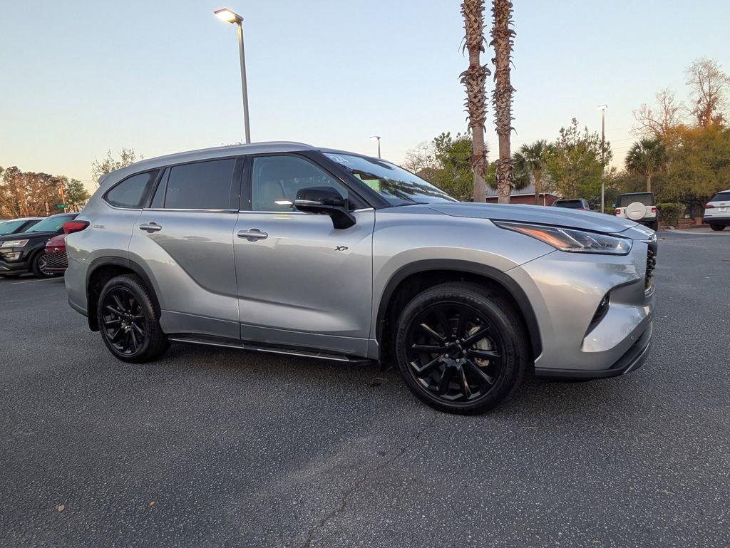 Used 2024 Toyota Highlander Platinum image 1