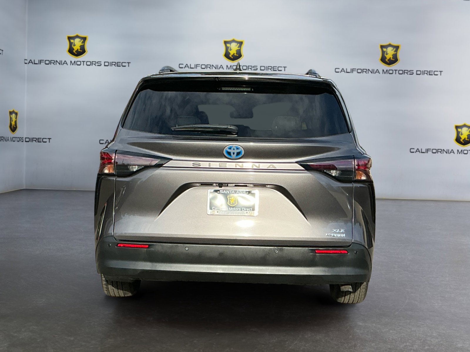 Used 2024 Toyota Sienna XLE FWD image 6