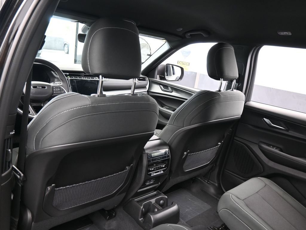 New 2026 Jeep Grand Cherokee L Laredo image 30