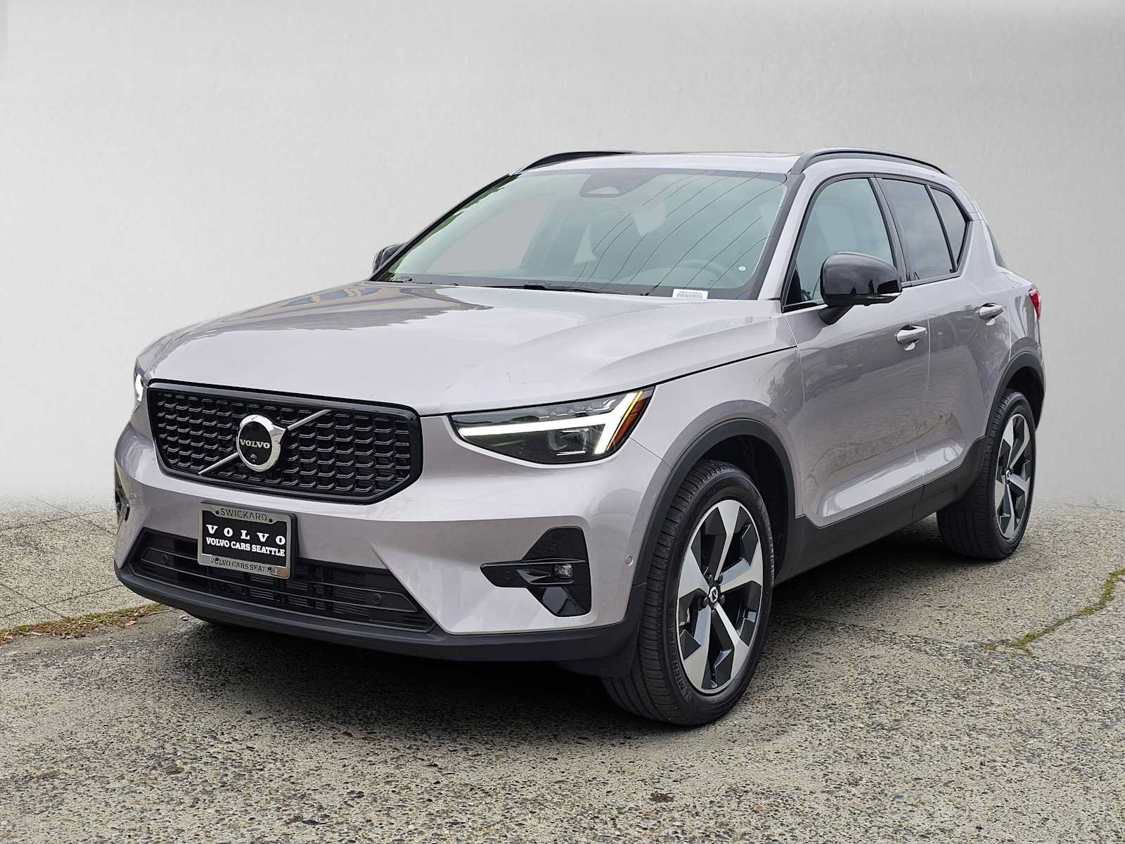 New 2026 Volvo XC40 B5 Plus w/ Protection Package Premier AWD/4WD image 7