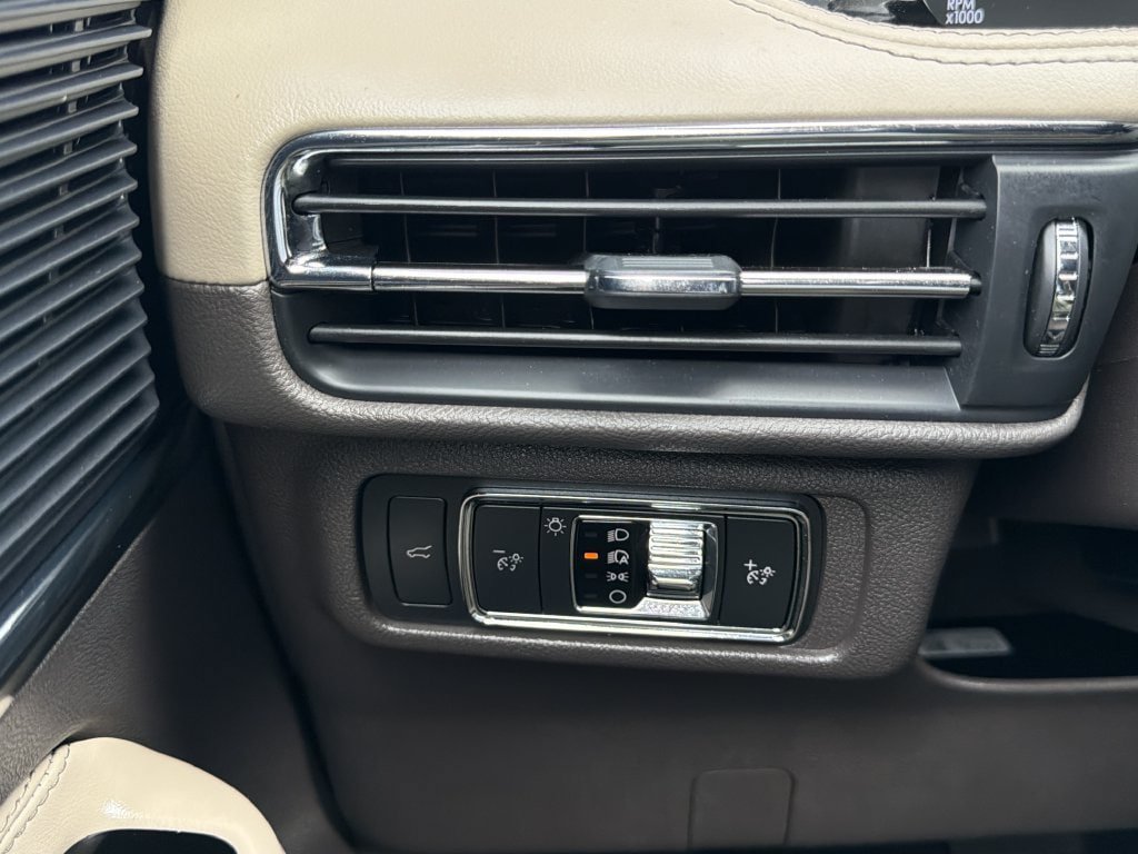 Used 2021 Lincoln Corsair AWD w/ Sport Package image 28