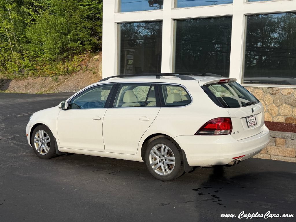 Used 2011 Volkswagen Jetta TDI FWD image 2