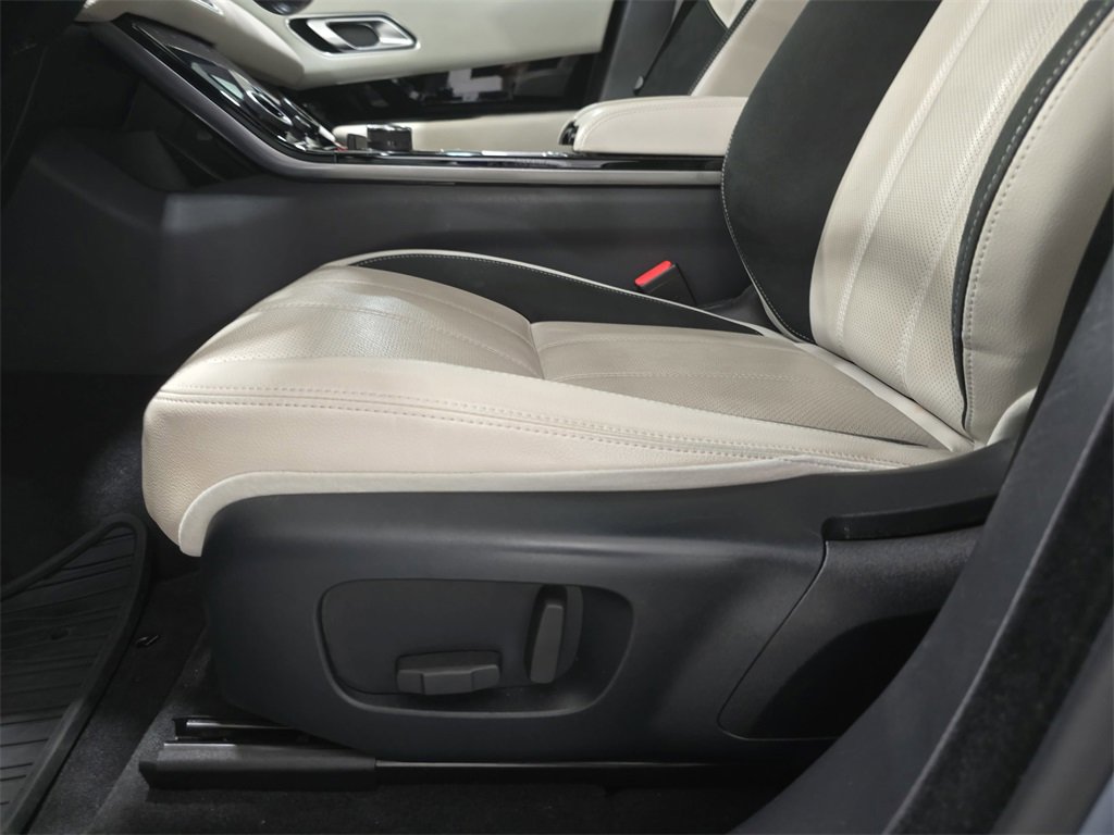 Used 2019 Land Rover Range Rover Velar R-Dynamic SE image 27