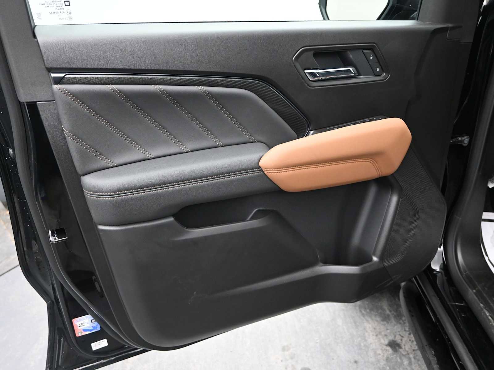 New 2025 GMC Canyon AT4 w/ Nightfall Edition image 24