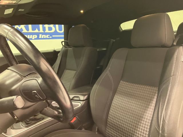 Used 2019 Dodge Challenger SXT image 32