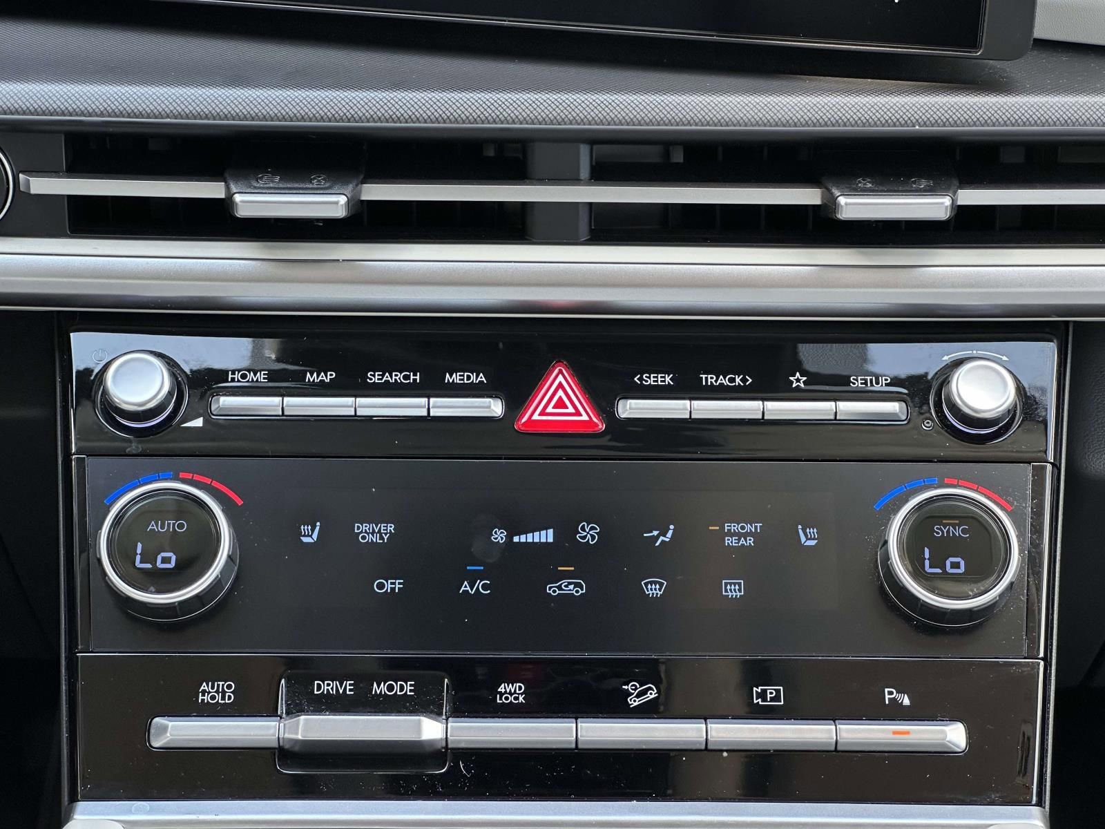 Used 2025 Hyundai Santa Fe SEL AWD/4WD image 19