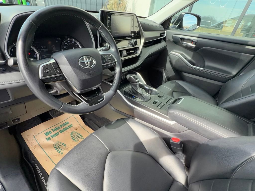 Used 2020 Toyota Highlander XLE image 12