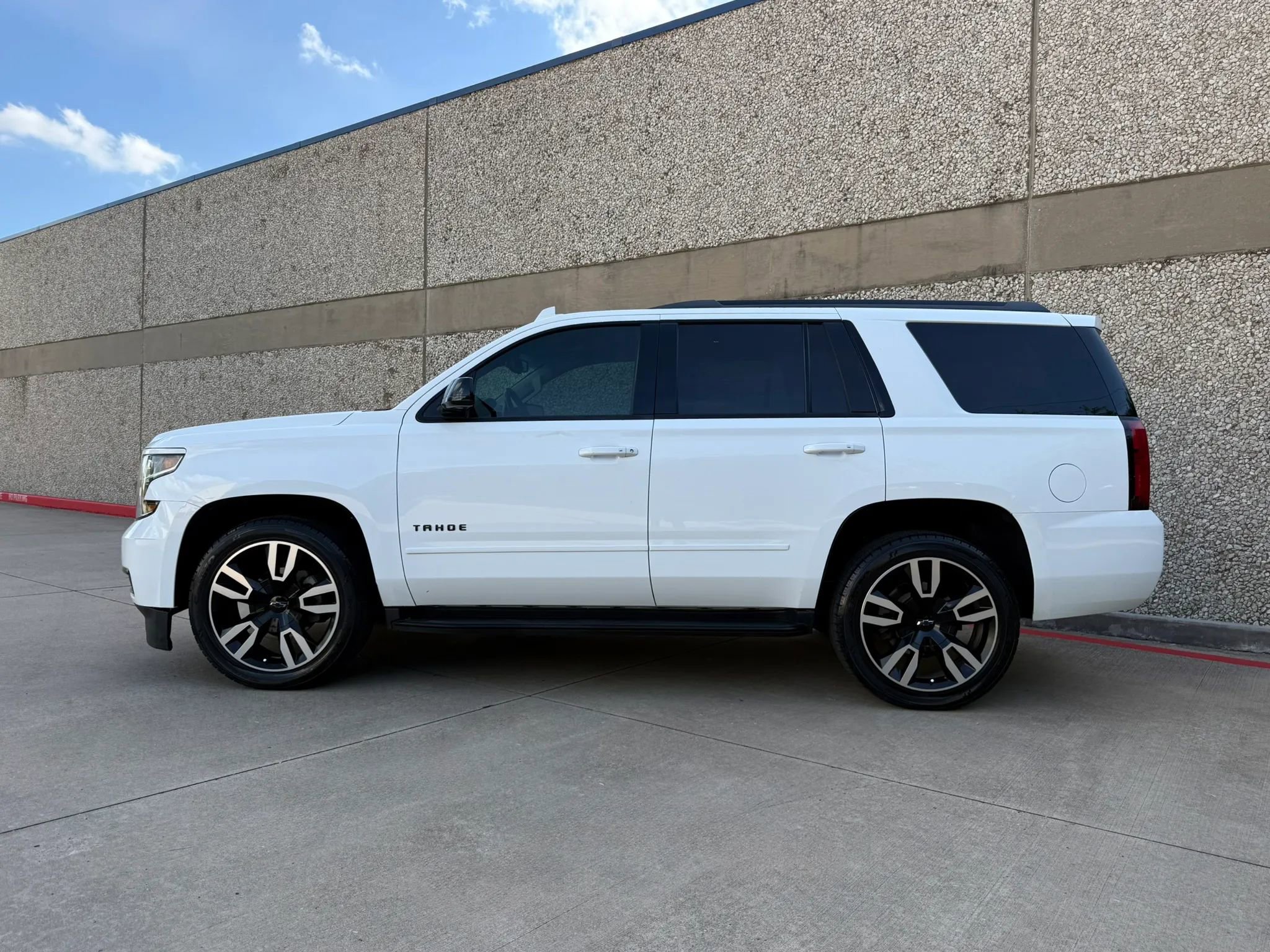 Used 2019 Chevrolet Tahoe Premier RWD image 3