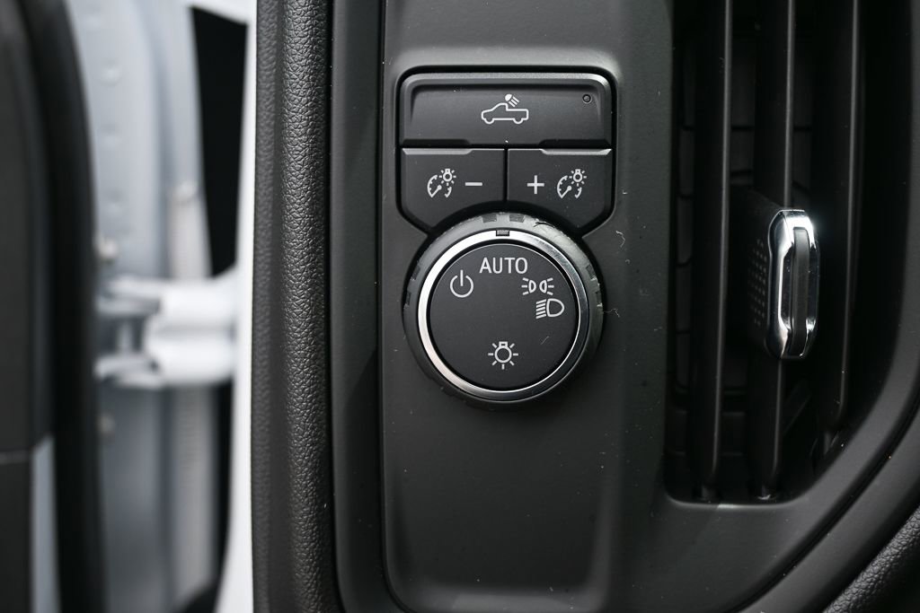 Used 2025 Chevrolet Silverado 1500 W/T image 9