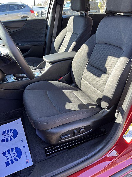 Used 2025 Chevrolet Malibu RS image 11