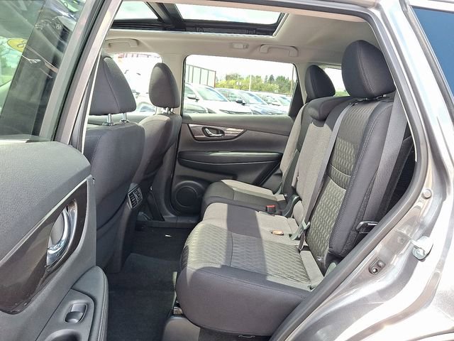 Used 2018 Nissan Rogue SV w/ Sun & Sound Touring Package image 10