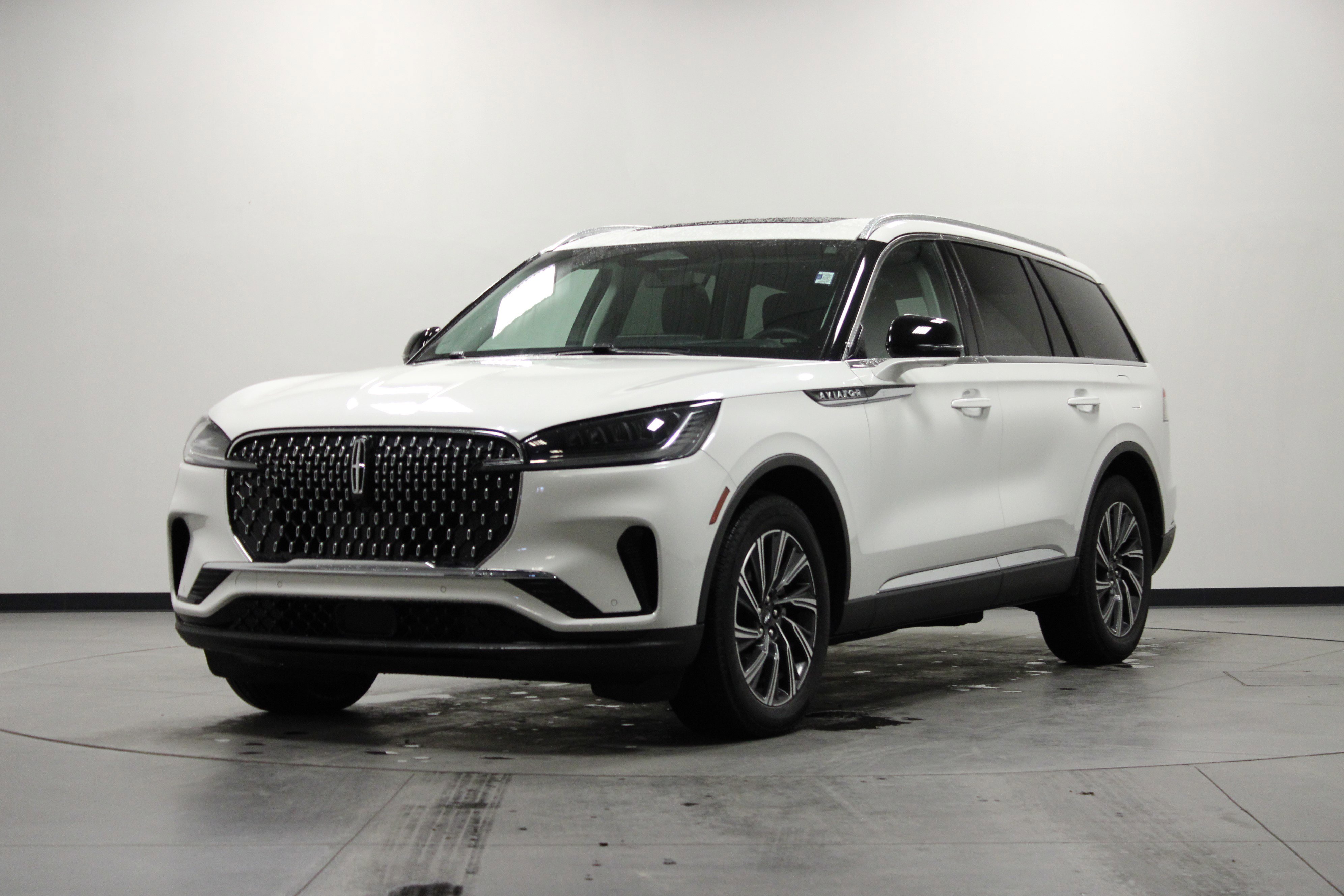 Used 2025 Lincoln Aviator AWD w/ Equipment Group 101A image 8