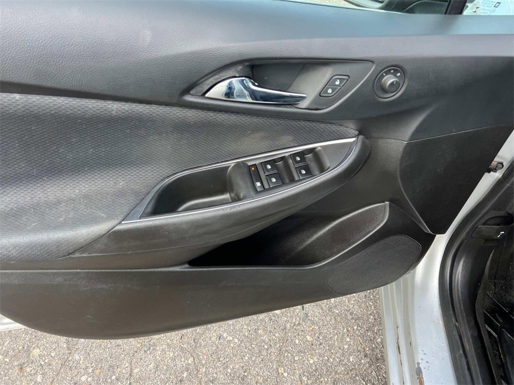 Used 2018 Chevrolet Cruze LT image 12