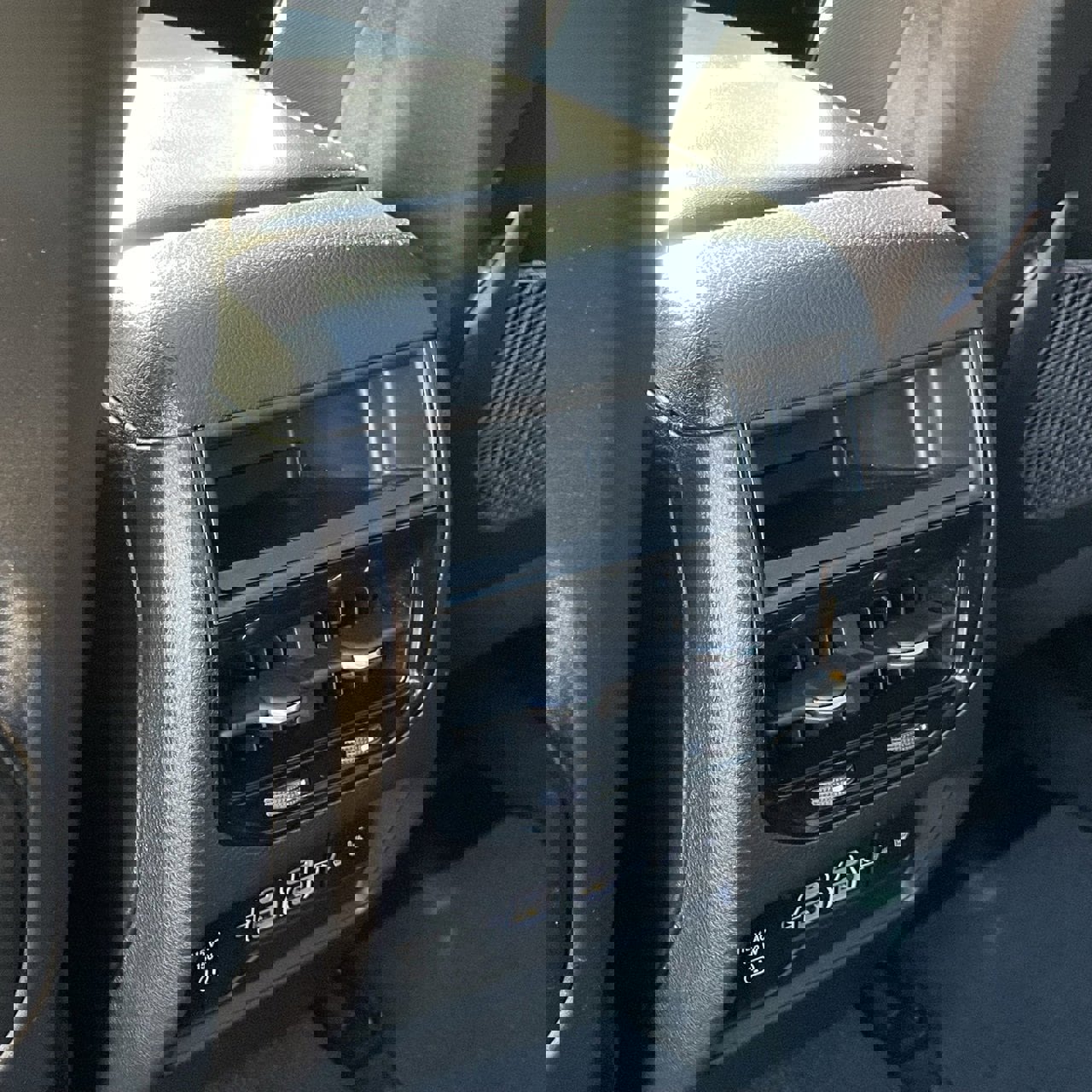 Used 2023 Jeep Grand Cherokee Limited image 24