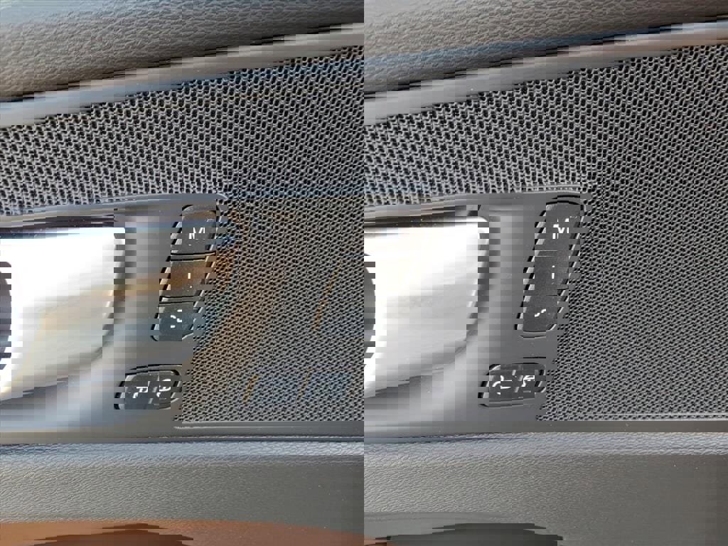 Certified 2024 Volvo XC60 B5 Plus w/ Protection Package Premier image 16