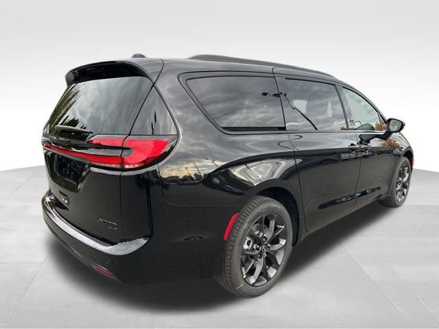 New 2026 Chrysler Pacifica Limited w/ S Appearance Package image 7