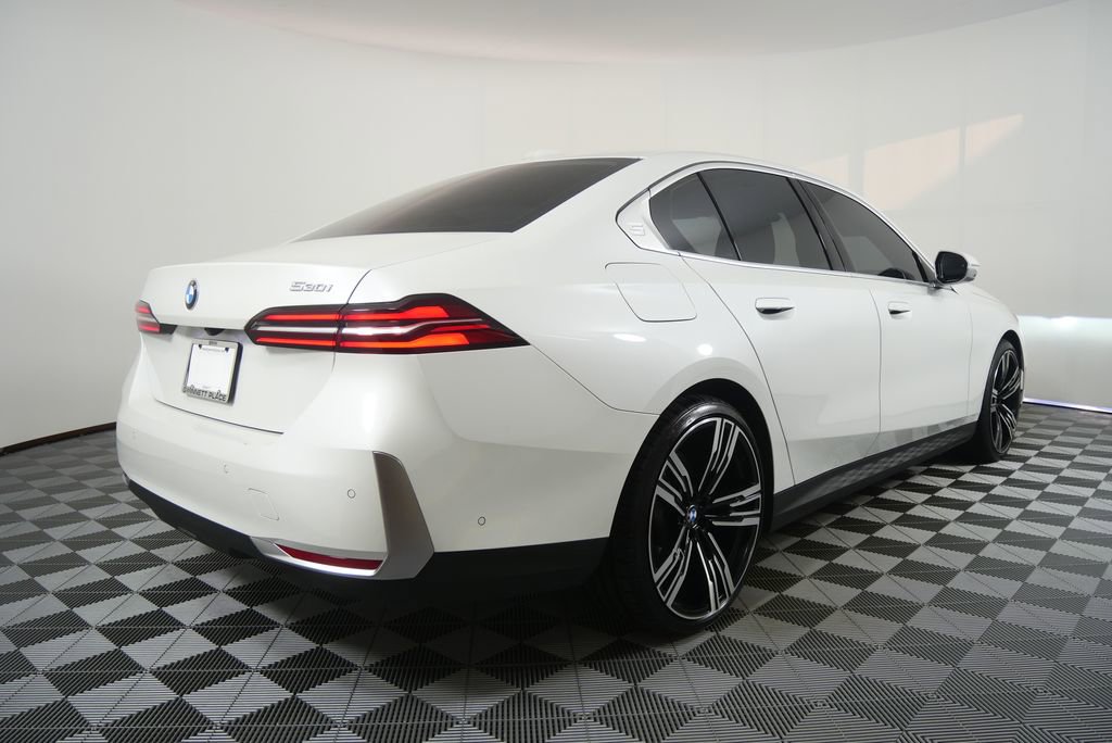 Used 2025 BMW 530i RWD image 3