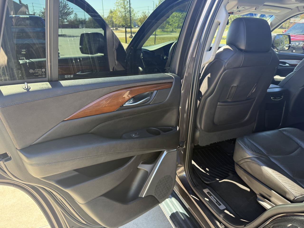 Used 2018 Cadillac Escalade Luxury RWD image 13
