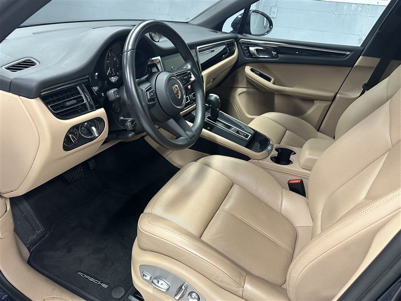 Used 2023 Porsche Macan AWD/4WD image 2