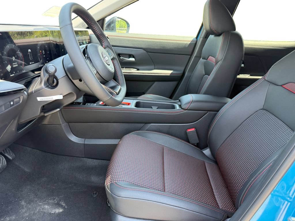 New 2026 Nissan Kicks SR AWD/4WD image 9