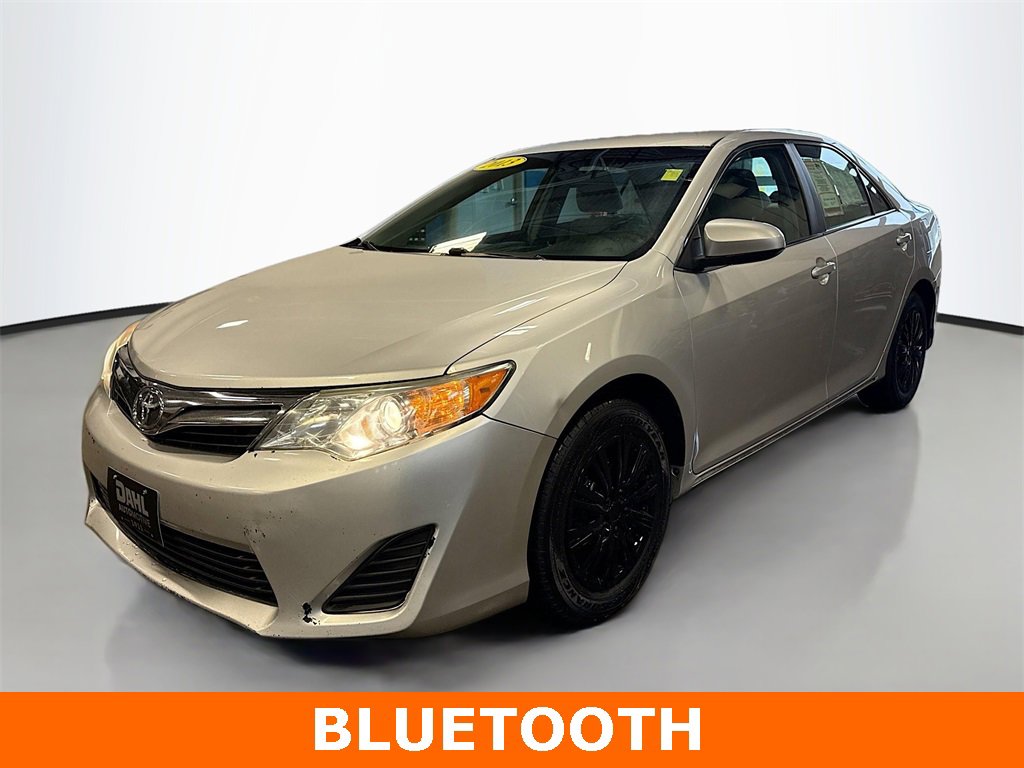Used 2013 Toyota Camry LE image 2