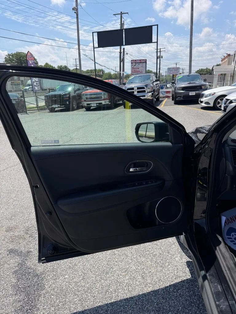 Used 2019 Honda HR-V EX-L image 11