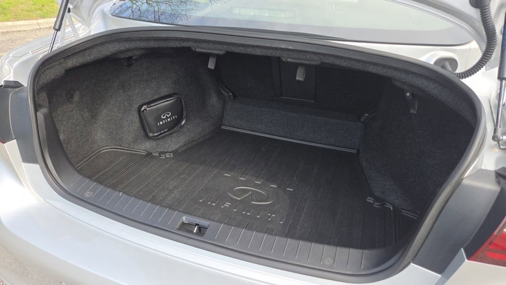 Used 2019 INFINITI Q50 Signature Edition w/ Cargo Package (L96) image 27