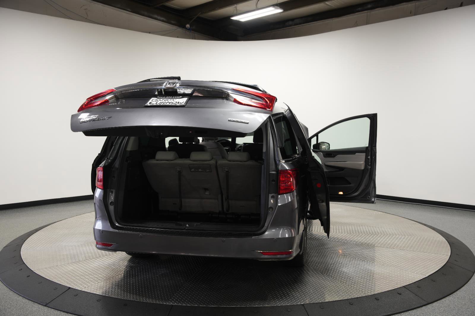Used 2018 Honda Odyssey Touring image 12