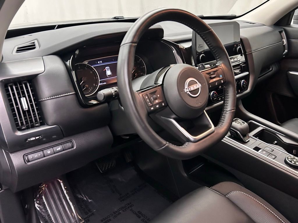 Used 2025 Nissan Pathfinder SL w/ Black Appearance Package image 11