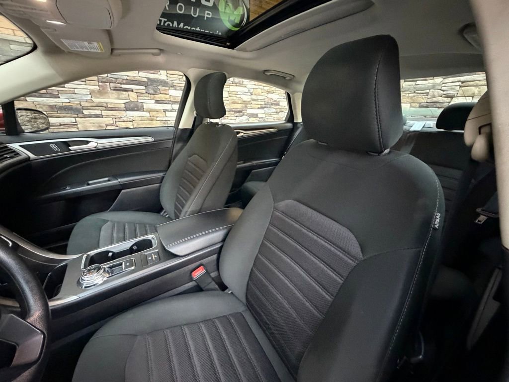 Used 2019 Ford Fusion SE image 9