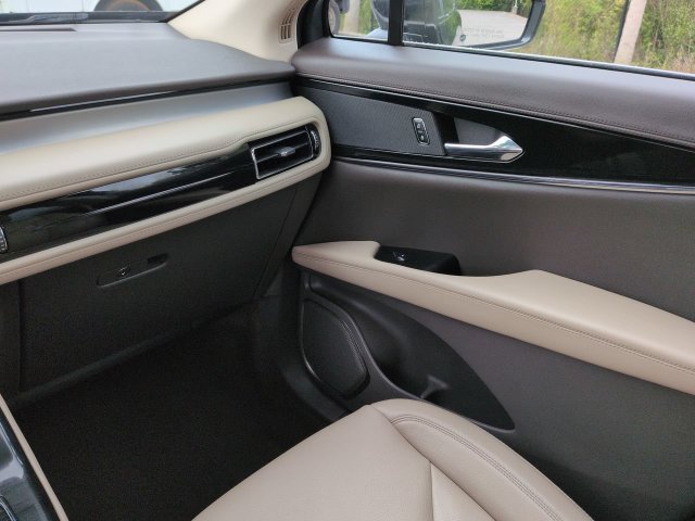 Used 2023 Lincoln Nautilus FWD w/ Premium Package image 17