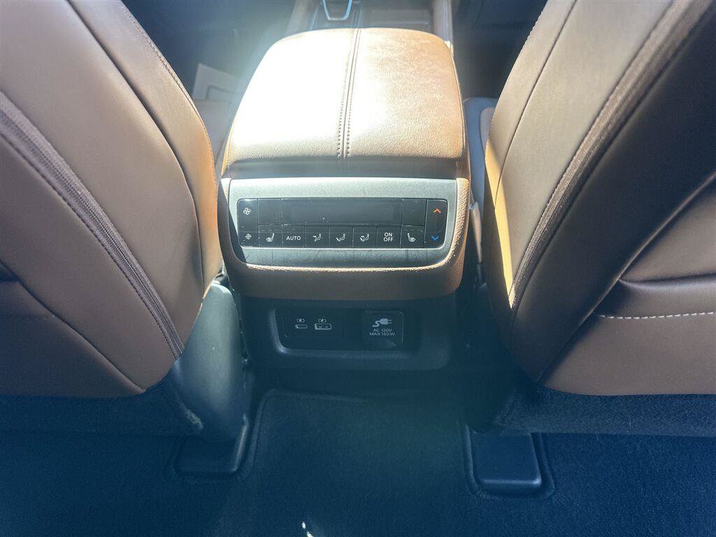 Used 2025 Nissan Pathfinder Platinum FWD image 15