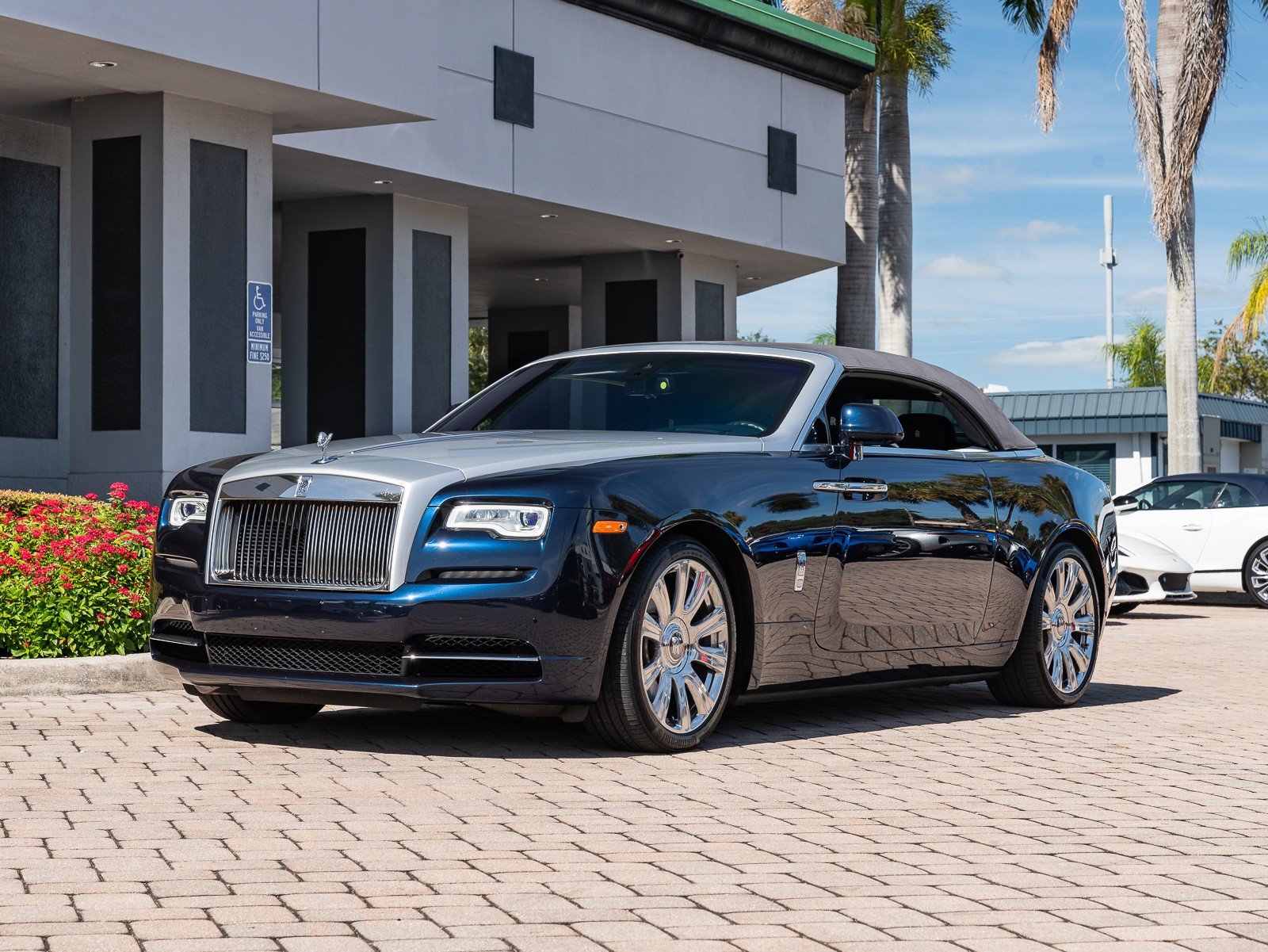 Used 2018 Rolls-Royce Dawn image 16